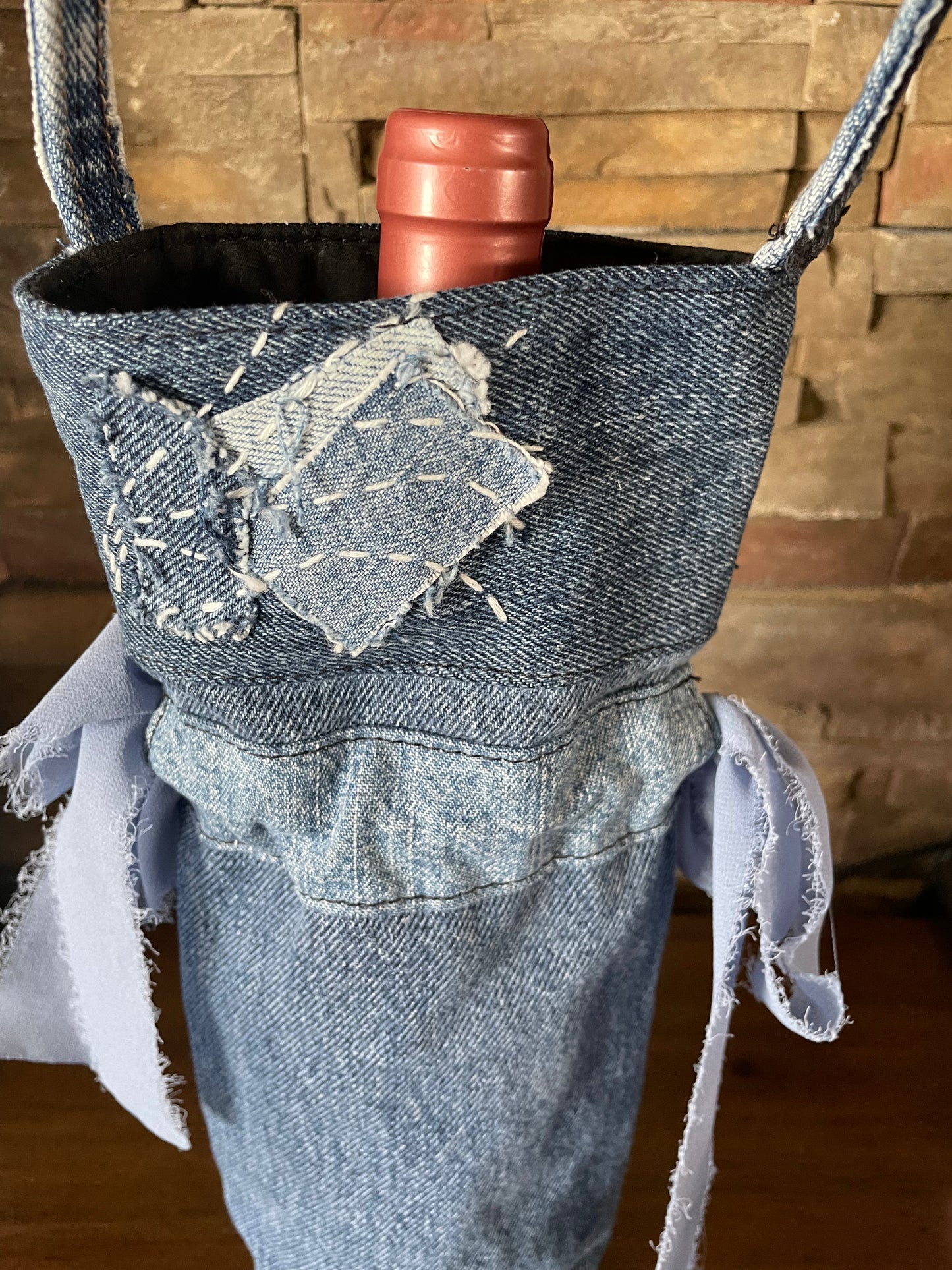 "Bow"tiful Wine Bag Artisan
